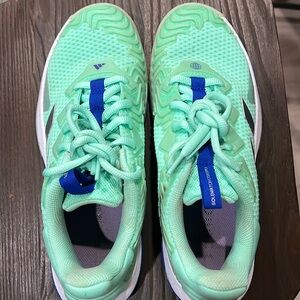 Adidas women size 8 PICKLEBALL SHOES